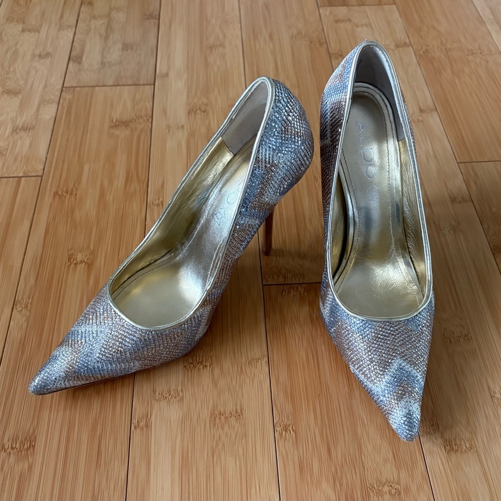 💛 Aldo Silver & Gold Chevron Design Heels 💛 Worn 1x! 💛